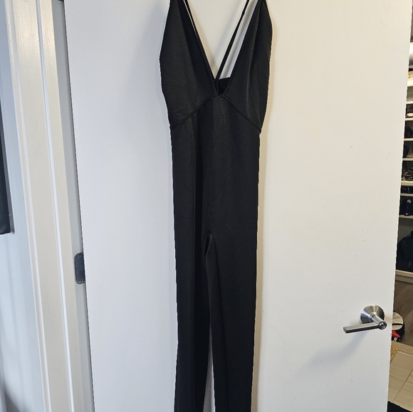 Plunge Jumpsuit - Picture 3 of 4
